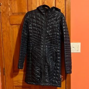 North face thermoball parka with hood. Women’s medium. Navy, new condition